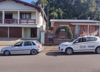 Mês inicia com mais um condutor pego pela BM sem habilitação no centro de Nova Roma do Sul