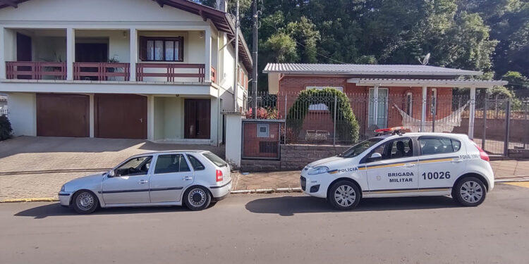 Mês inicia com mais um condutor pego pela BM sem habilitação no centro de Nova Roma do Sul