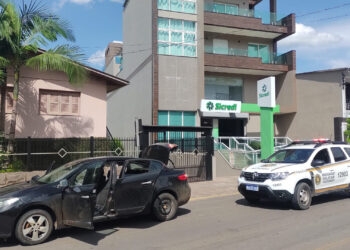 Condutor é abordado pela BM dirigindo com CNH vencida no centro de Nova Roma do Sul