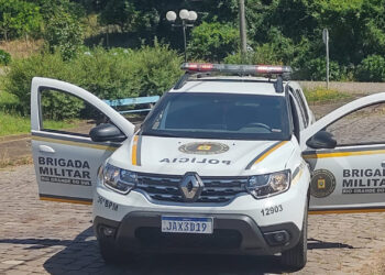 BM prende homem com drogas na meia e em prisão domiciliar no interior de Nova Roma do Sul
