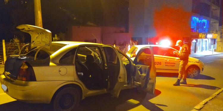 Condutor com forte hálito etílico e fala desconexa é autuado pela BM em Nova Roma do Sul na madrugada desse domingo