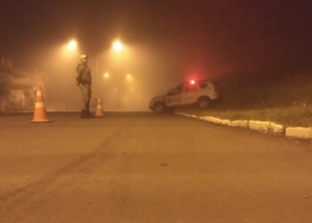 Homem danifica porta de igreja, sublinha páginas da bíblia e é preso na Linha Trajano em Nova Roma do Sul