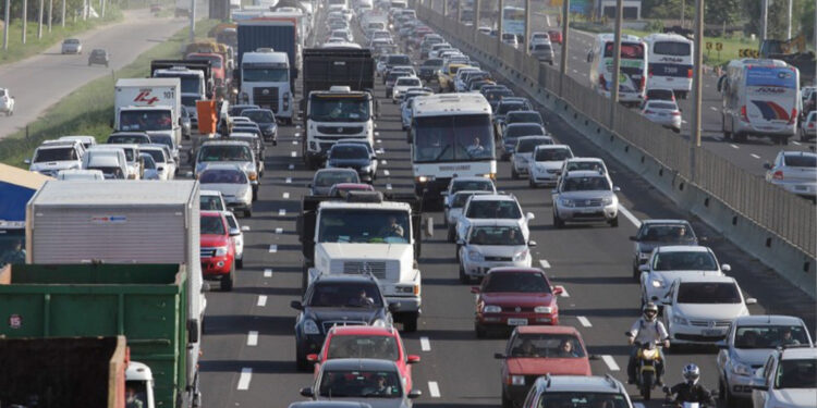 Atenção nas estradas: fluxo intenso de veículos no fim de semana do Réveillon