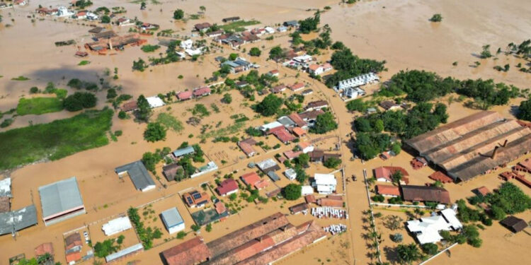 Principais rodovias que ligam PR e SC estão interditadas pela chuva