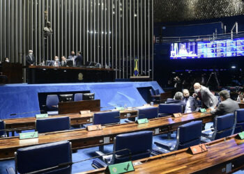 Deputados estaduais aumentam em 25,6% o valor da cota que banca desde telefone a passagens aéreas