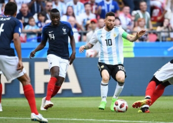 “França, pare de chorar”, pedem argentinos após reclamações sobre final da Copa