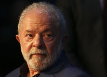 Lula sinaliza com três ministérios ao PSD e três ao União Brasil para garantir governabilidade