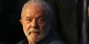 Lula sinaliza com três ministérios ao PSD e três ao União Brasil para garantir governabilidade