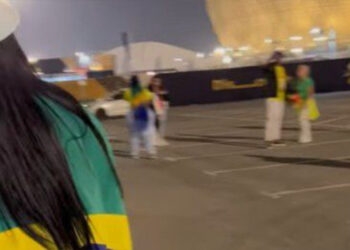 Cantora brasileira flerta com policial no Catar e quase acaba presa: “saí correndo”