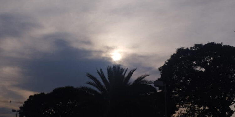 Domingo terá sol, calor e chuva em alguns pontos do RS