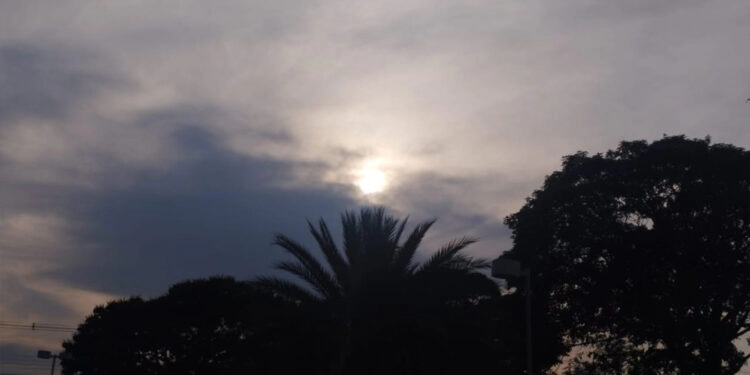 Domingo terá sol, calor e chuva em alguns pontos do RS