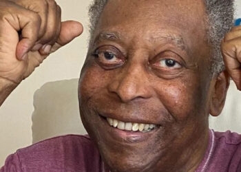 PELÉ COMPLETA HOJE UM MÊS DE INTERNAÇÃO