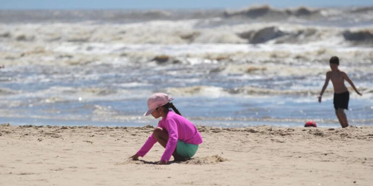 Domingo de Natal será quente, abafado e com chuva no RS