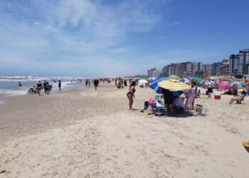 Semana do Natal começa com instabilidade, mas sol aparece entre nuvens no RS.