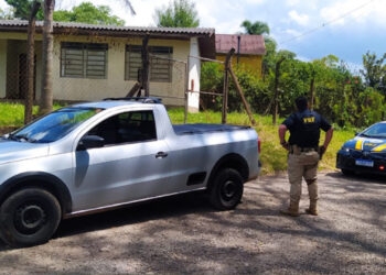 Veículo furtado em Santa Catarina é recuperado pela PRF, em Bento Gonçalves