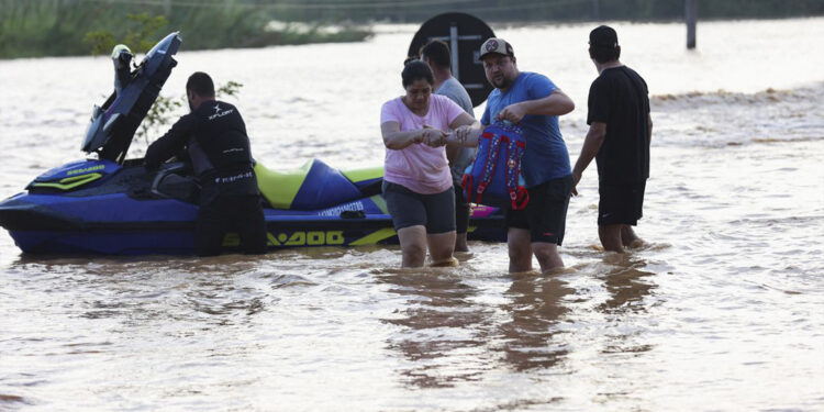 Chuva continua castigando Santa Catarina e estados do Sudeste