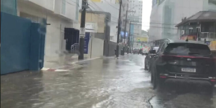 Defesa Civil de Balneário Camboriú em alerta por conta da chuvarada