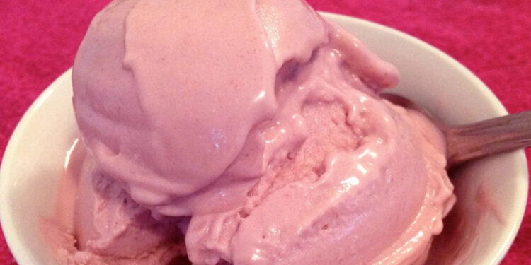 Sorvete caseiro com 3 ingredientes