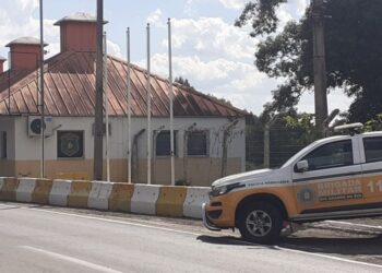 Homem fica ferido após ser atropelado por caminhão na RS-453, em Farroupilha