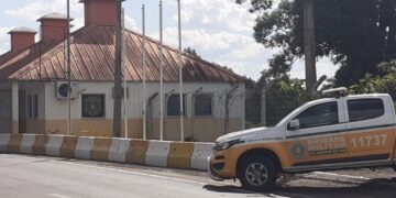 Homem fica ferido após ser atropelado por caminhão na RS-453, em Farroupilha