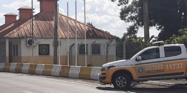 Homem fica ferido após ser atropelado por caminhão na RS-453, em Farroupilha