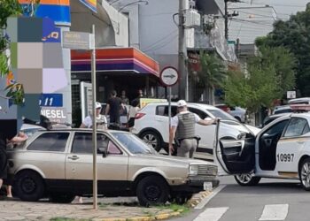 Bandido é pego em tentativa de roubo e é agredido por populares