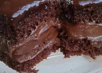 BOLO MOUSSE DE CHOCOLATE