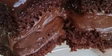 BOLO MOUSSE DE CHOCOLATE