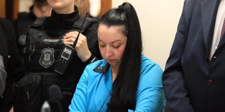Alexandra Dougokenski é condenada a 30 anos e dois meses de reclusão e mais seis meses de detenção por assassinato do filho em Planalto