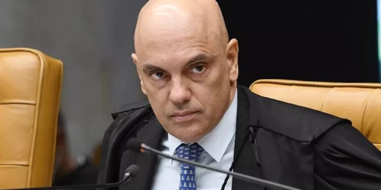 Moraes pede à PGR suspensão da posse de deputados envolvidos nos atos do dia 8