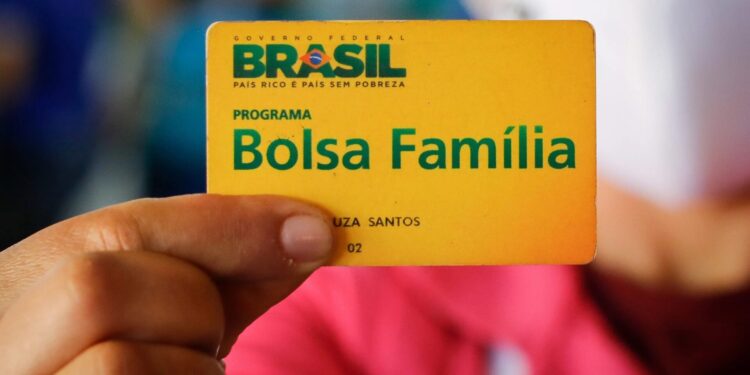 Caixa começa a pagar Bolsa Família de R$ 600 nesta quarta-feira