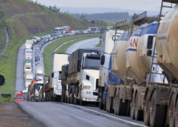 Transportadores de cargas têm até dia 31 de janeiro para se tornarem MEI Caminhoneiro