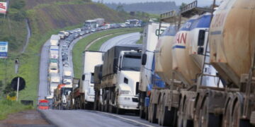 Transportadores de cargas têm até dia 31 de janeiro para se tornarem MEI Caminhoneiro