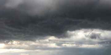 Chuva forte, frente fria e granizo; confira a previsão do tempo