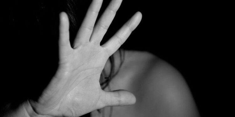 Mulher sofre ameaça de estupro no trabalho em Carlos Barbosa