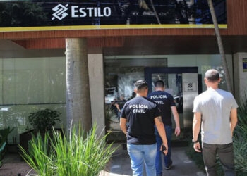 Bandidos arrombam cofre de agência bancária e furtam cerca de R$ 800 mil, no bairro Moinhos de Vento, em Porto Alegre