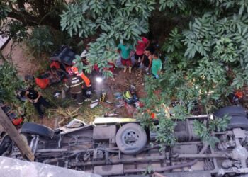 Cinco pessoas morreram num acidente de ônibus no interior de Minas Gerais