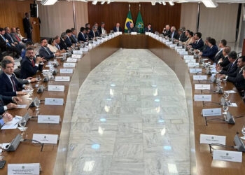 Em reunião com Lula, governadores condenam atos antidemocráticos