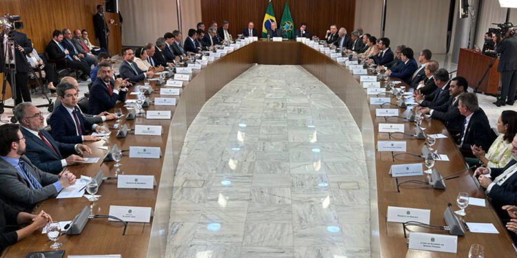 Em reunião com Lula, governadores condenam atos antidemocráticos
