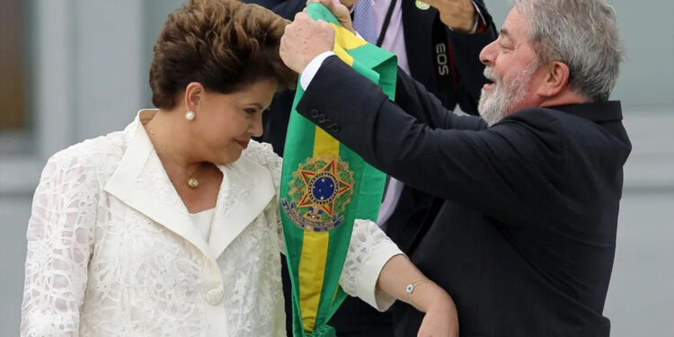 Com Bolsonaro fora do país, equipe de Lula faz suspense sobre passagem da faixa presidencial