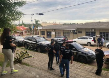 Agentes penitenciários são presos por suspeita de facilitarem a entrega de celulares para detentos em potes de doce de figo e abóbora em São Sepé