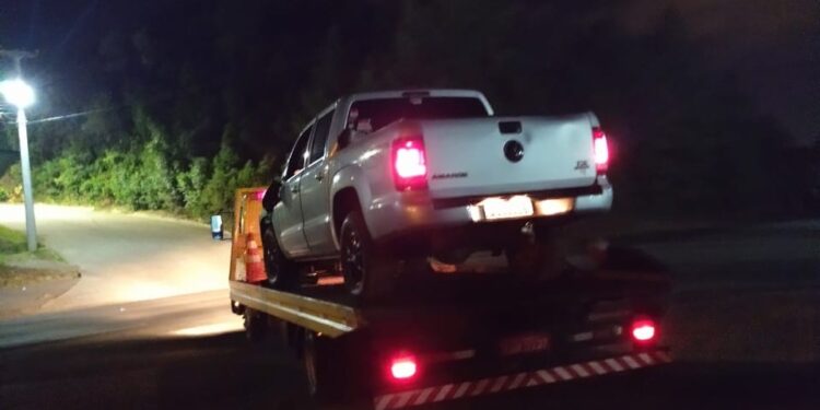 Uma jovem de 18 anos foi presa com carro furtado em Flores da Cunha