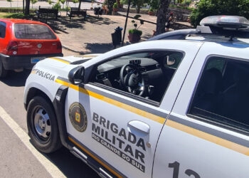 Mulher de 42 anos é abordada pela BM dirigindo sem CNH no centro de Nova Roma do Sul