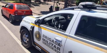 Mulher de 42 anos é abordada pela BM dirigindo sem CNH no centro de Nova Roma do Sul