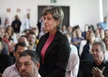 Prefeita bolsonarista cumpre promessa e renuncia após Lula tomar posse