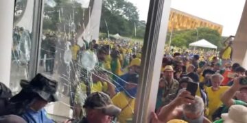 Bolsonaristas invadem e depredam Congresso, Planalto e STF