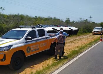 Ônibus tomba na ERS-040, e três passageiras ficam feridas em Capivari do Sul