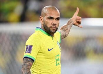 Acusado de agressão sexual, Daniel Alves é detido na Espanha