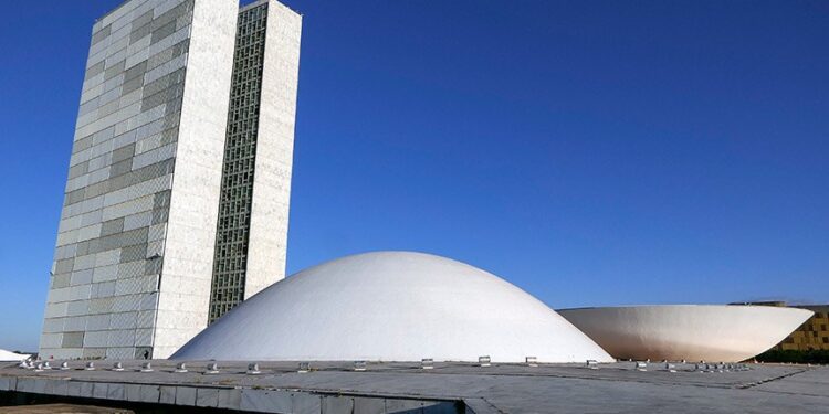 Senadores articulam lei para proibir empréstimos do BNDES a projetos no exterior