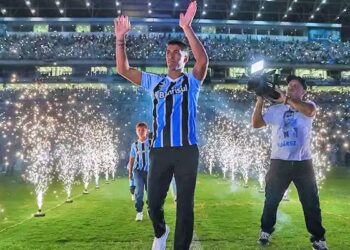 Luis Suárez é apresentado ao torcedor do Grêmio